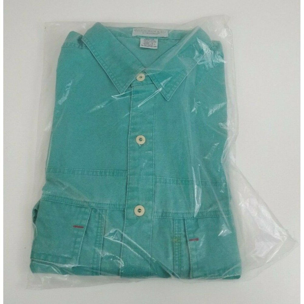 Weekends In California Mens Jade Button Up Shirt Size Medium